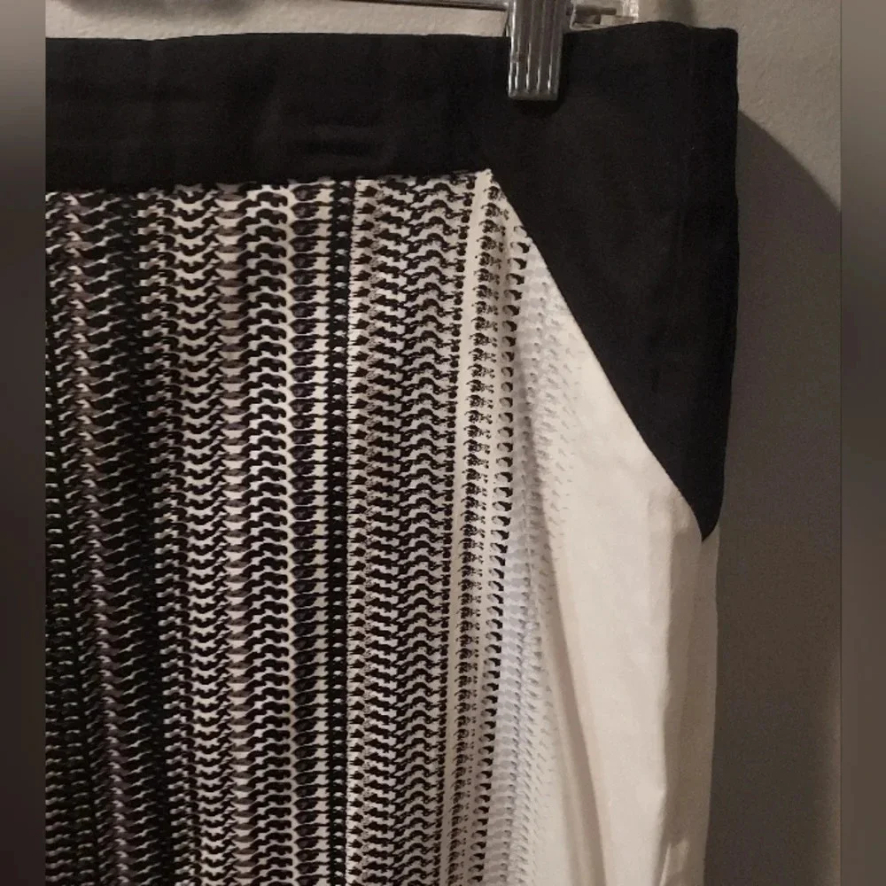 eci New York Black and White Printed Pencil Skirt in Size 14